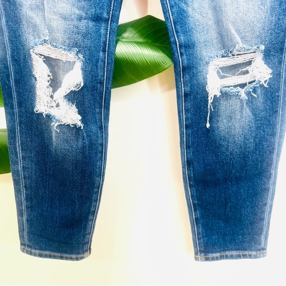KanCan Mom High Rise Ripped Distressed Tapered Leg Denim Jeans Size 27/7 - Picture 6 of 8